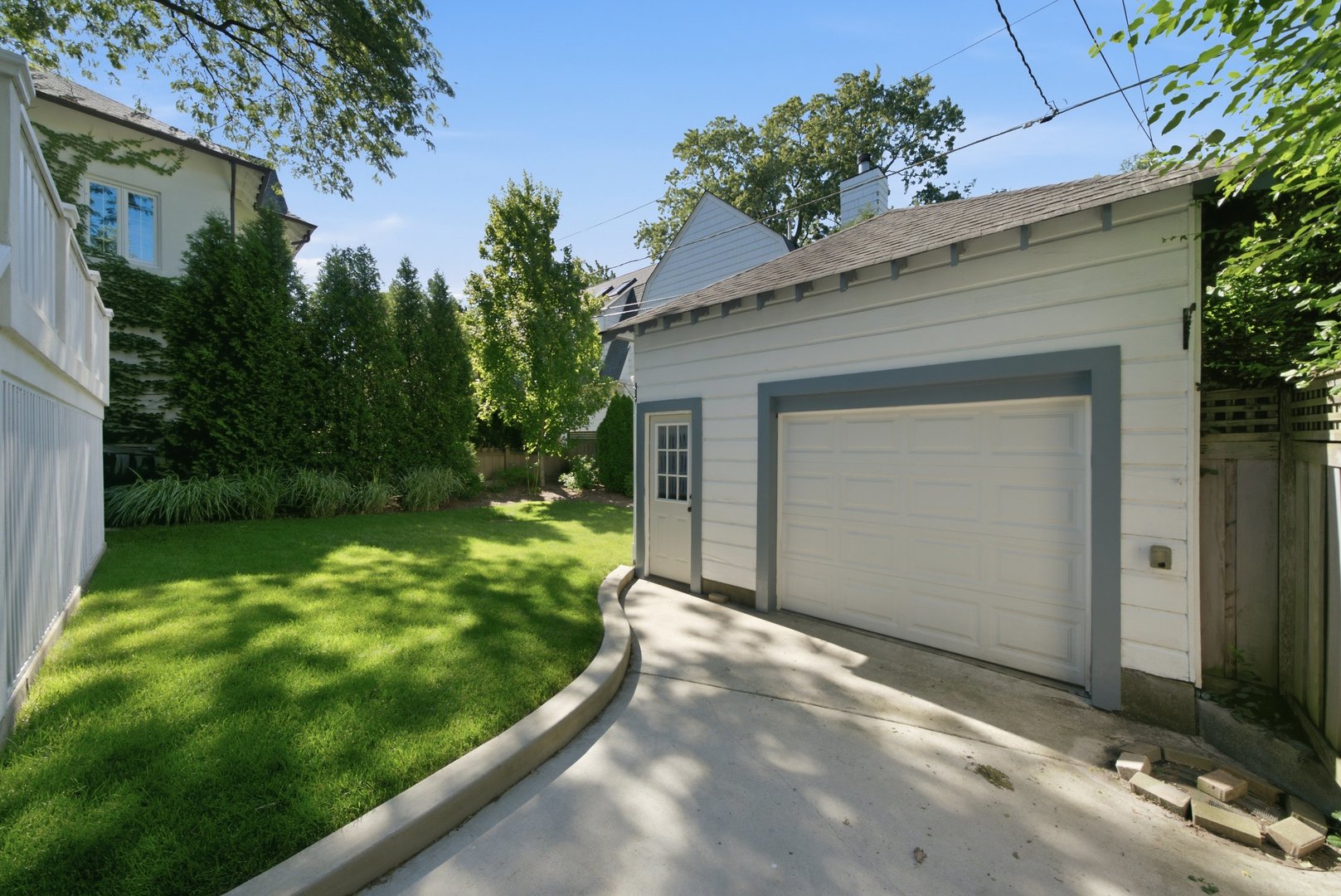 376 Woodlawn Avenue
