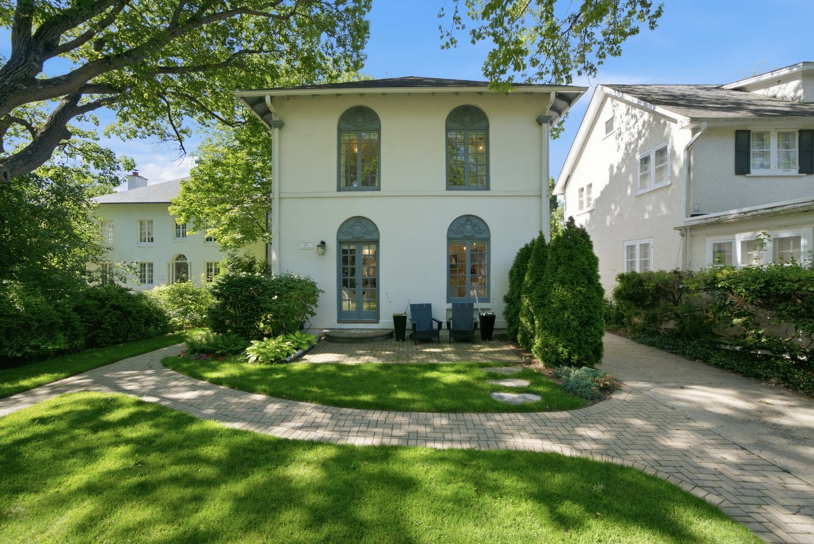 376 Woodlawn Avenue