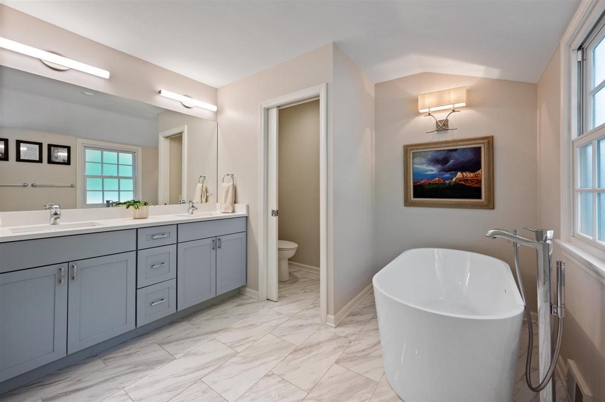 2223 Crestview Lane
