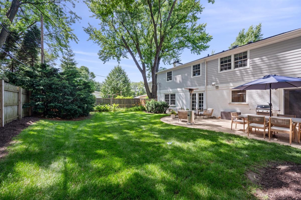 2223 Crestview Lane