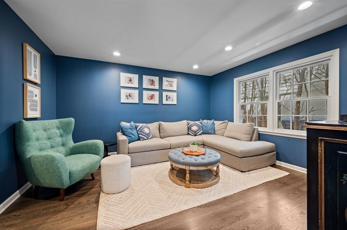 2223 Crestview Lane