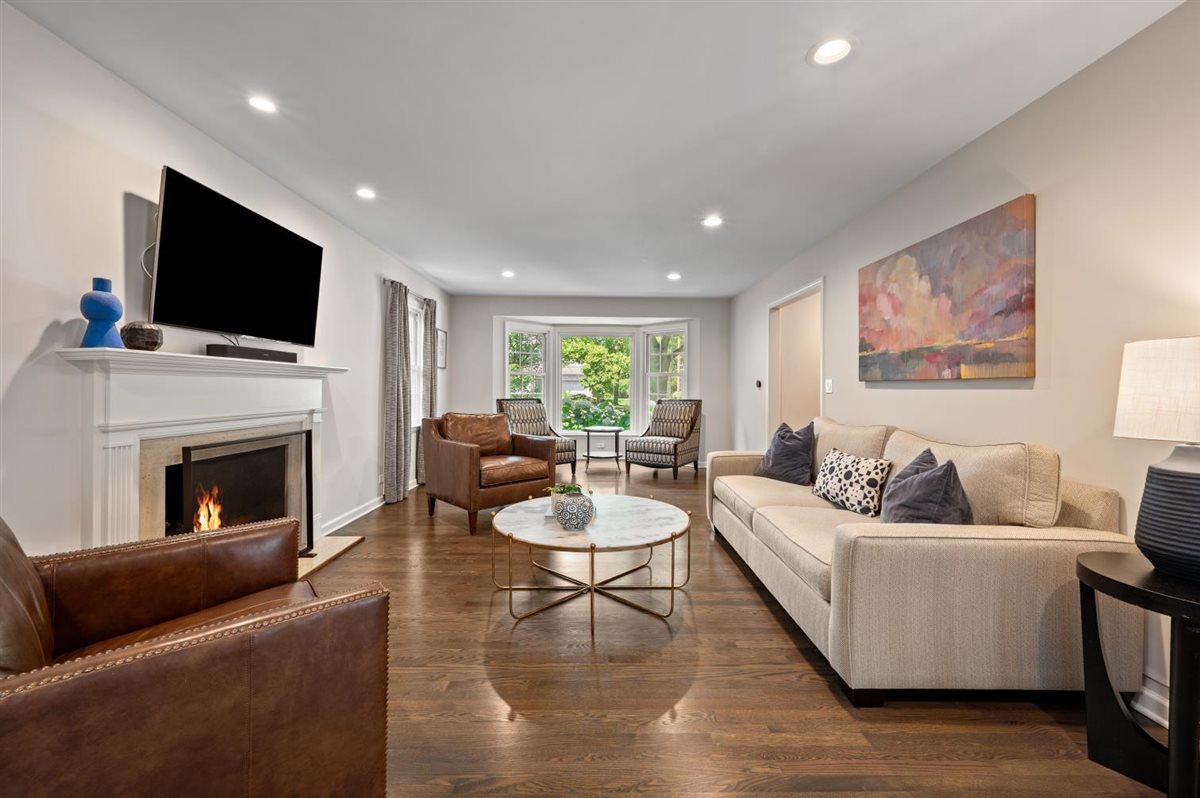 2223 Crestview Lane