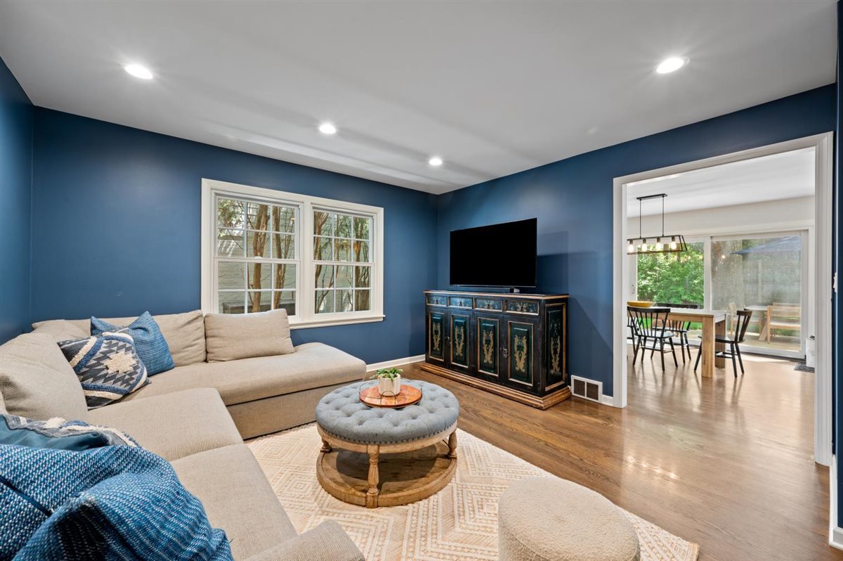 2223 Crestview Lane
