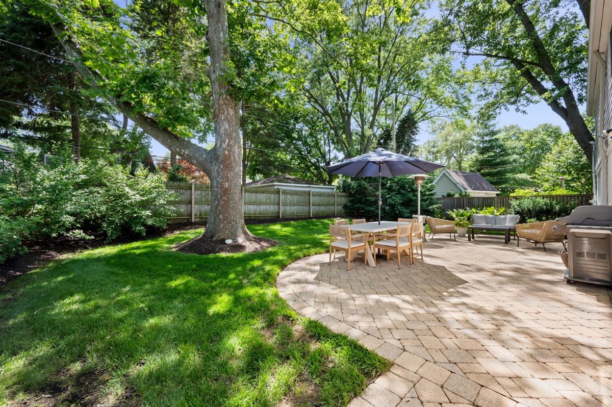 2223 Crestview Lane