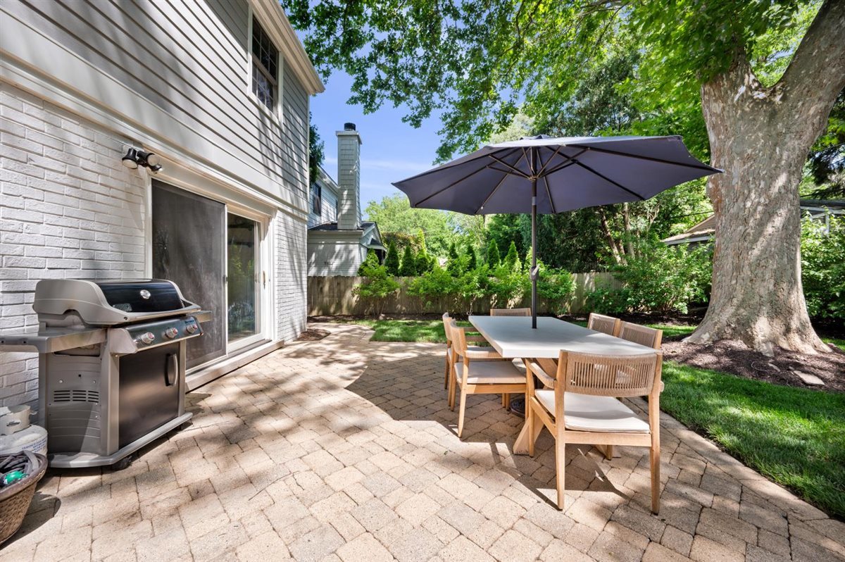 2223 Crestview Lane