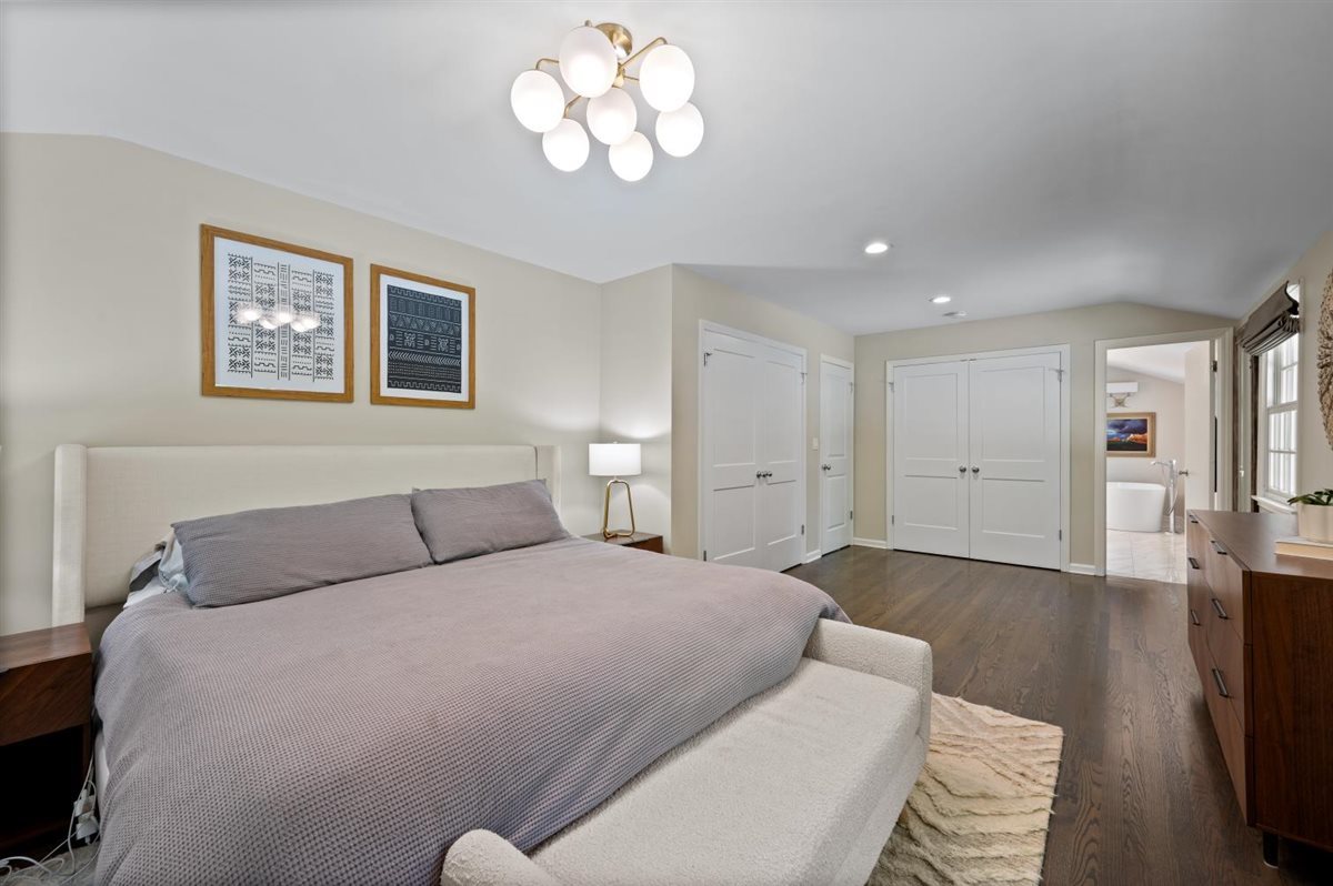 2223 Crestview Lane