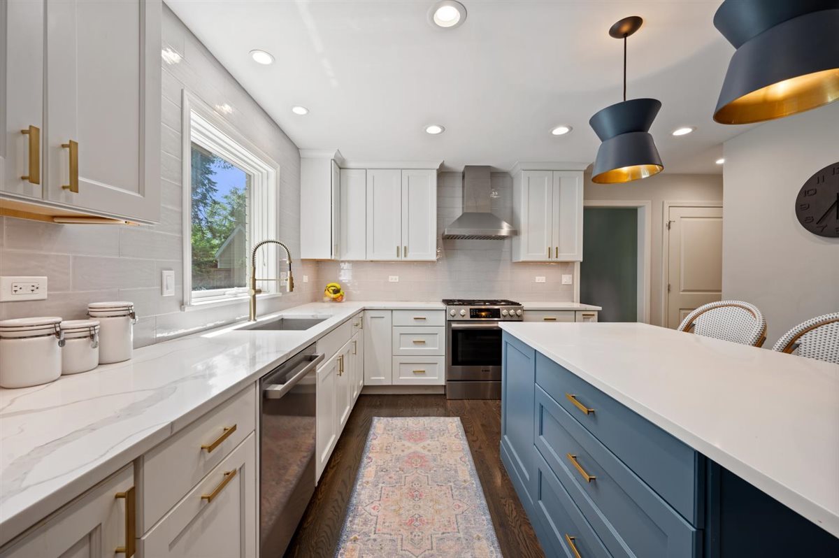 2223 Crestview Lane