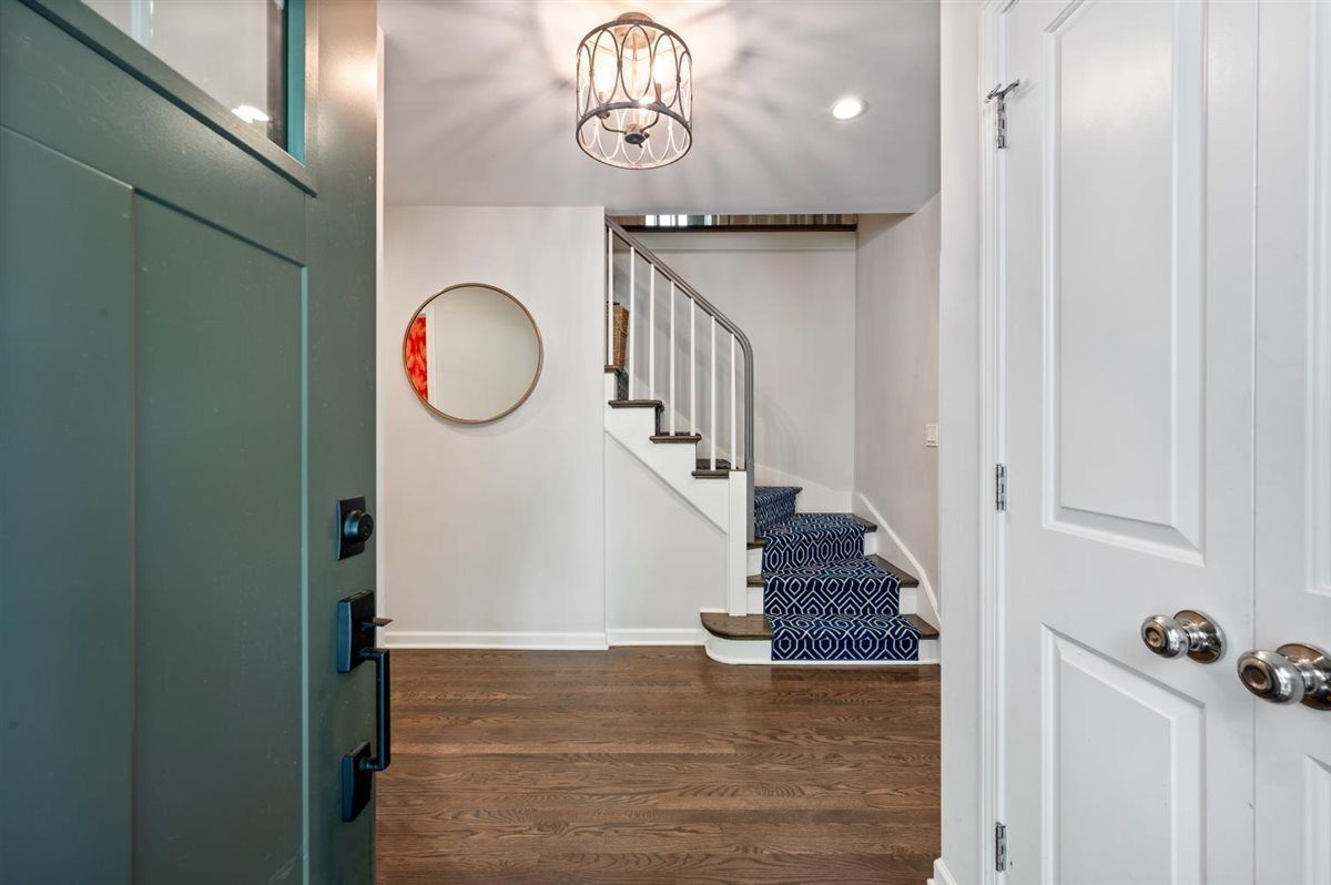 2223 Crestview Lane