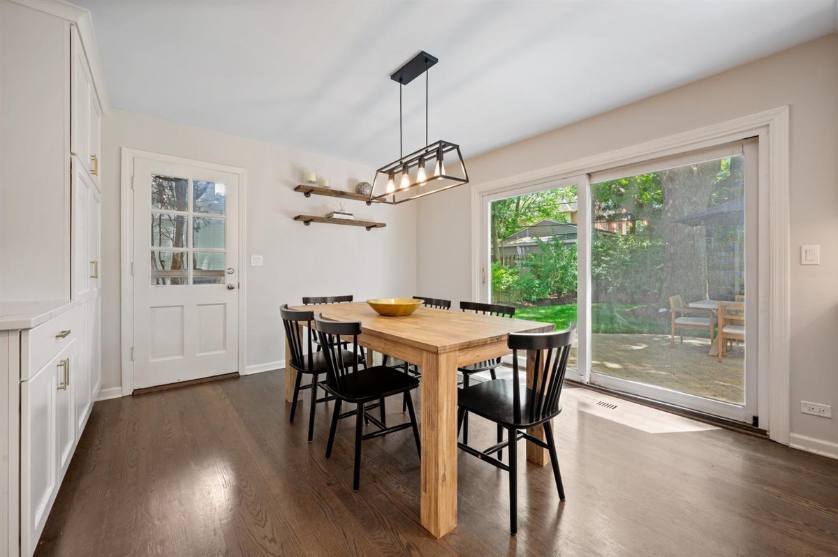 2223 Crestview Lane