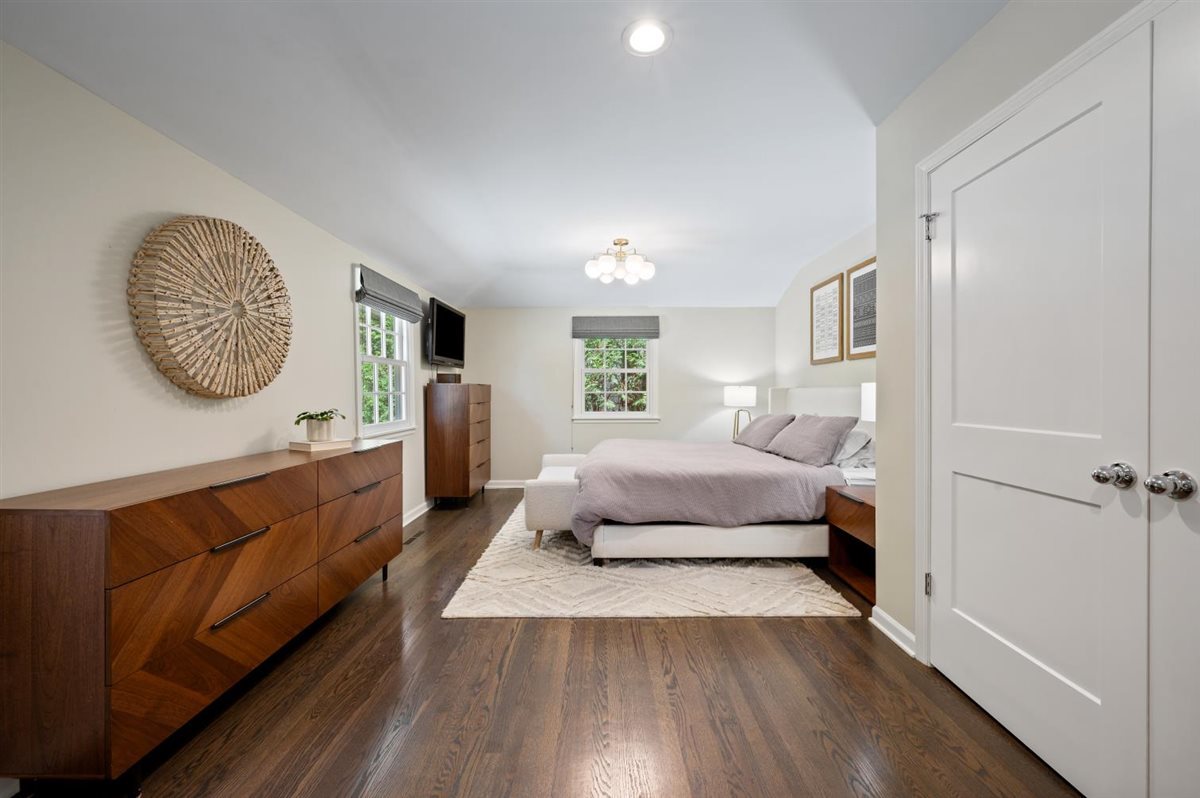 2223 Crestview Lane