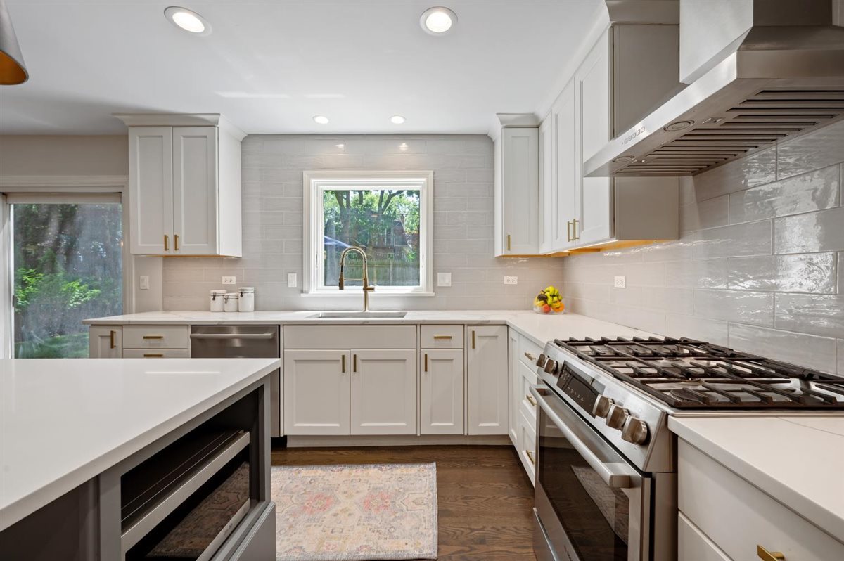 2223 Crestview Lane