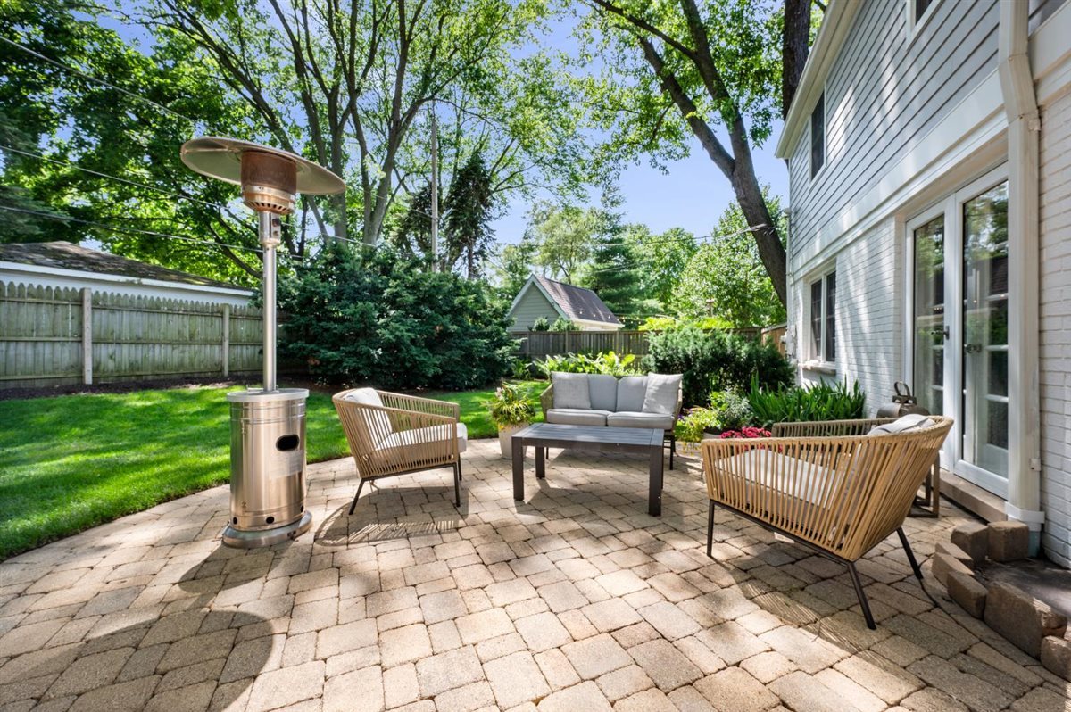 2223 Crestview Lane