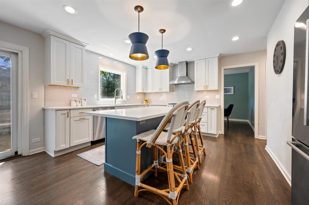 2223 Crestview Lane