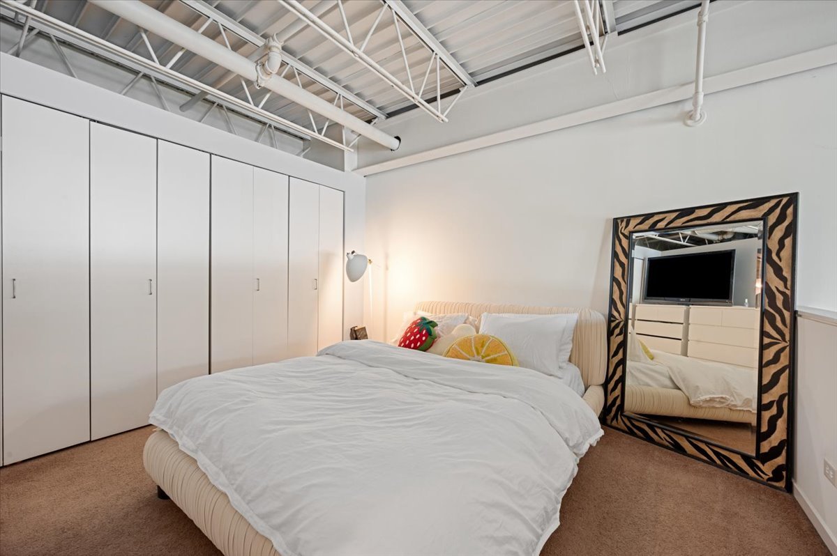 1300 W ALTGELD Street Unit: 126