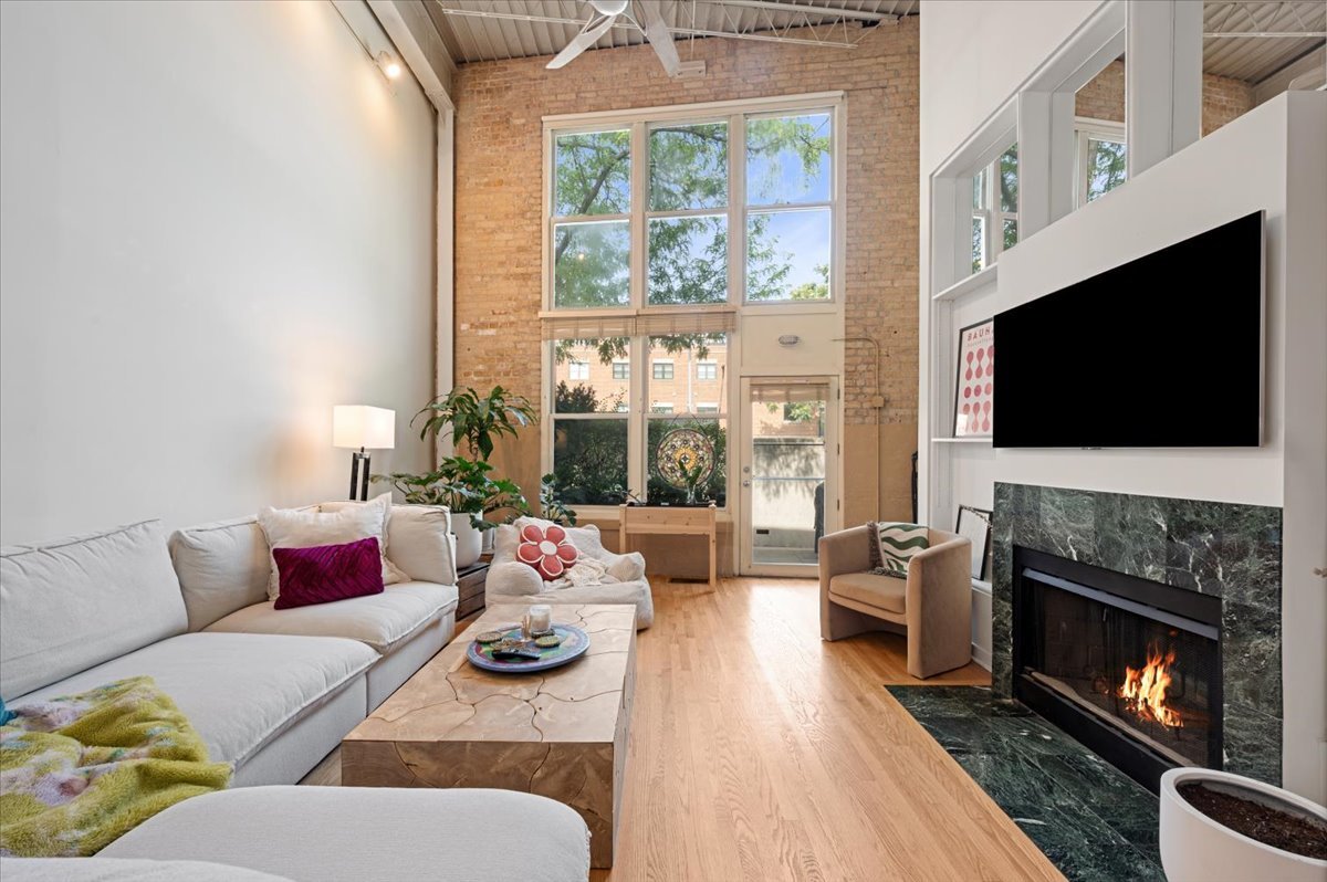 1300 W ALTGELD Street Unit: 126