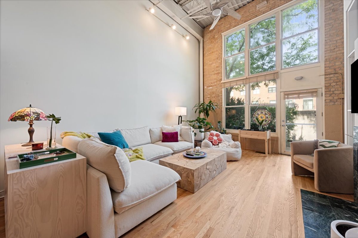 1300 W ALTGELD Street Unit: 126