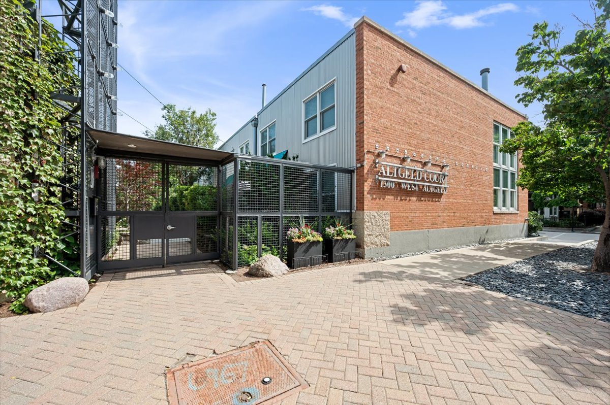 1300 W ALTGELD Street Unit: 126