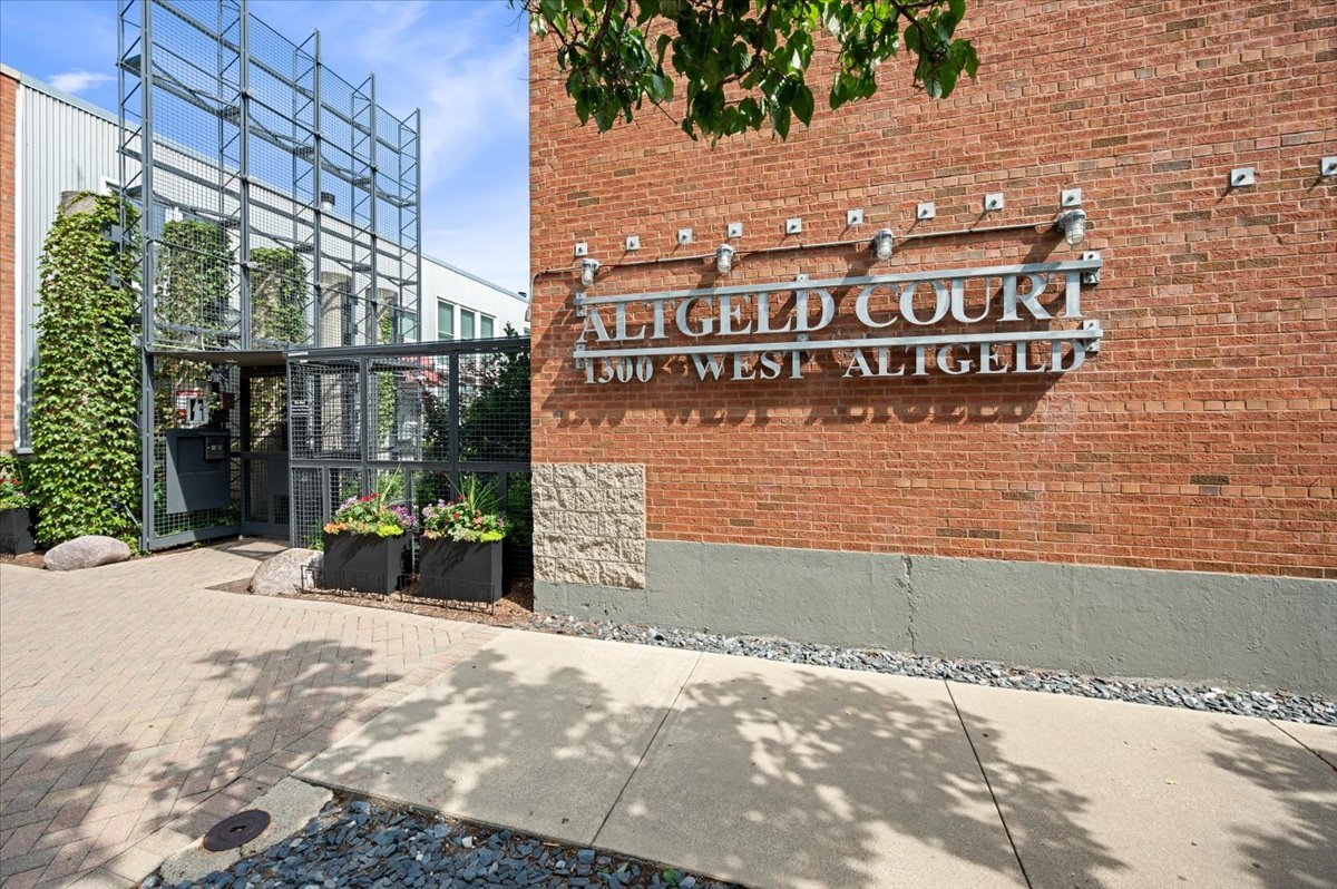 1300 W ALTGELD Street Unit: 126
