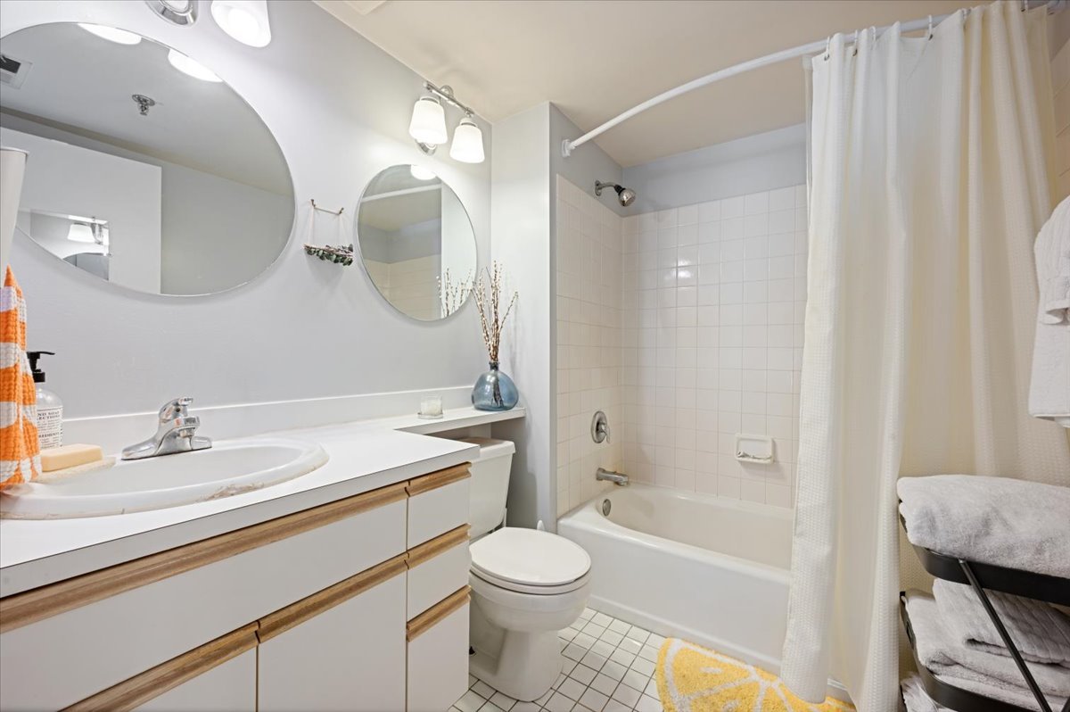 1300 W ALTGELD Street Unit: 126