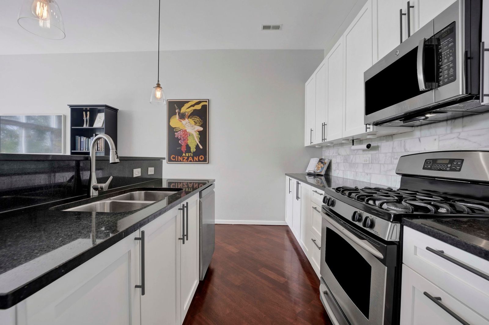 1872 N Damen Avenue Unit: 3S