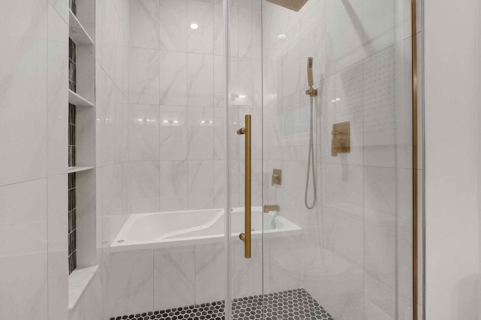1872 N Damen Avenue Unit: 3S