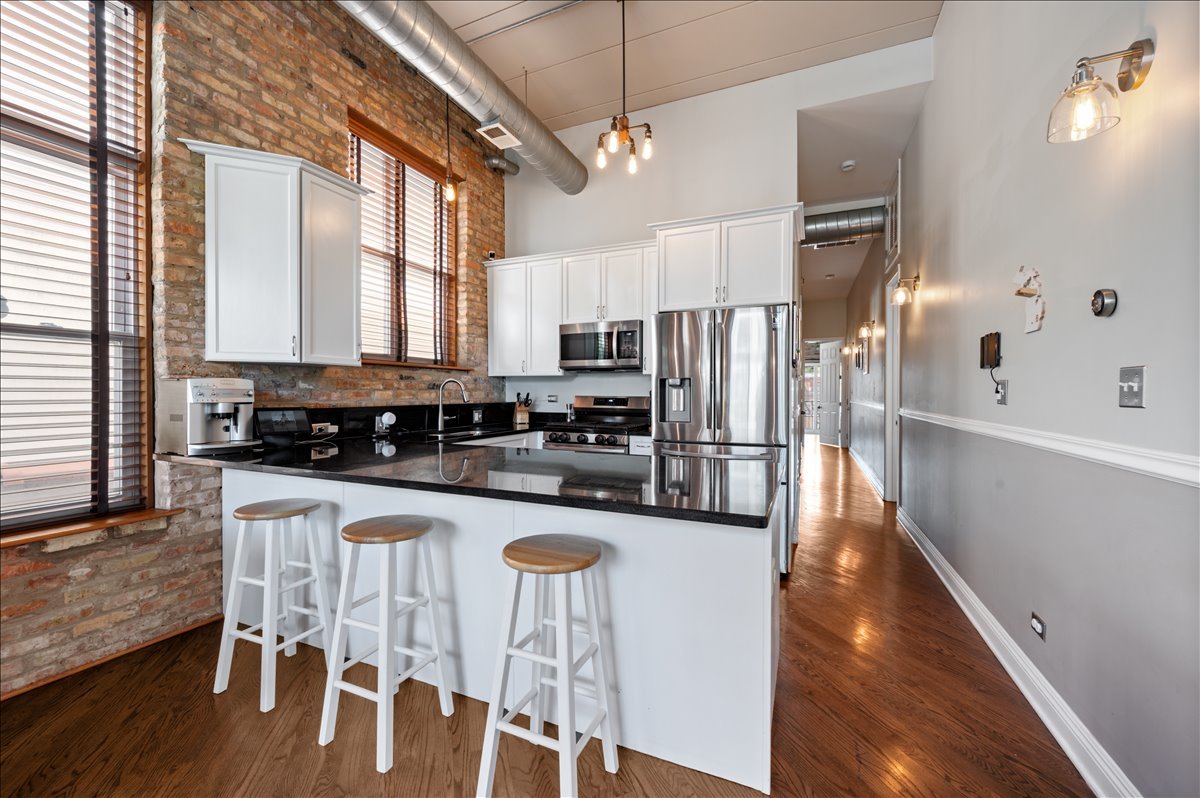 2117 W Belmont Avenue Unit: 2