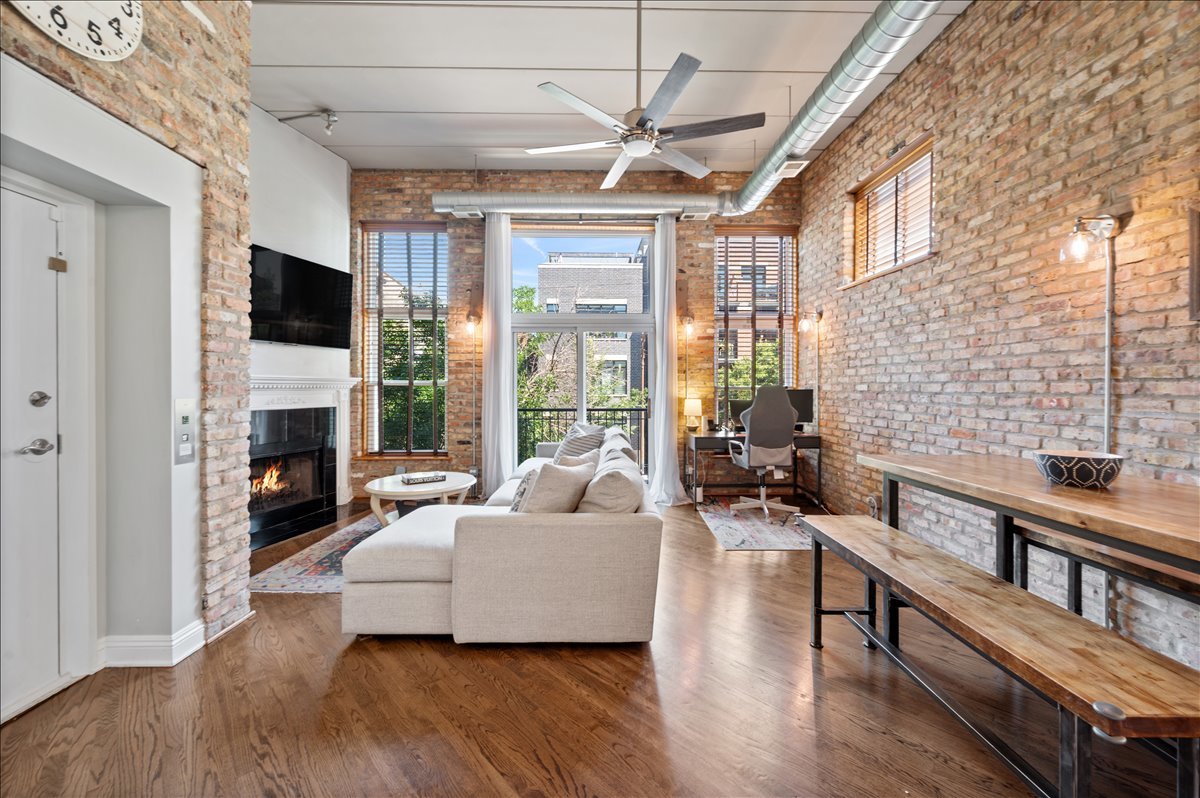 2117 W Belmont Avenue Unit: 2