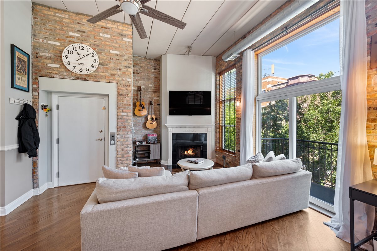 2117 W Belmont Avenue Unit: 2