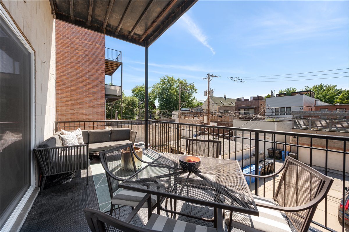 2117 W Belmont Avenue Unit: 2