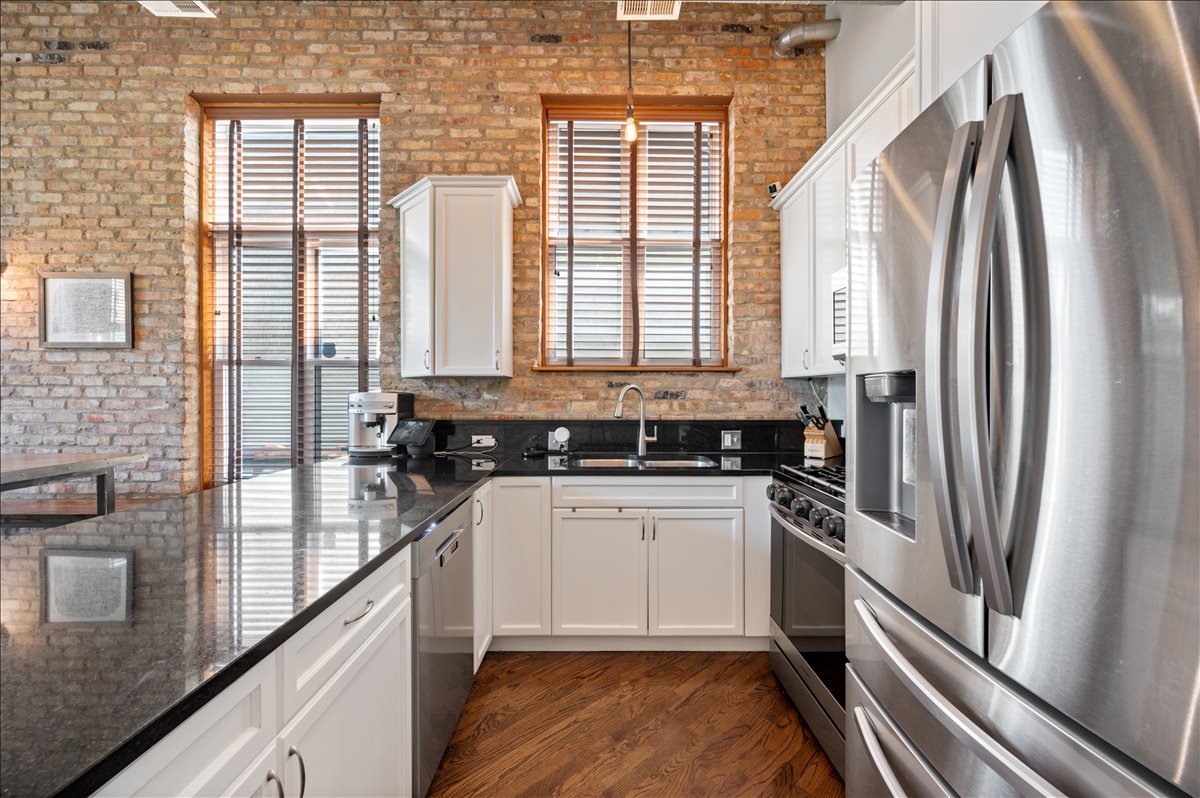 2117 W Belmont Avenue Unit: 2