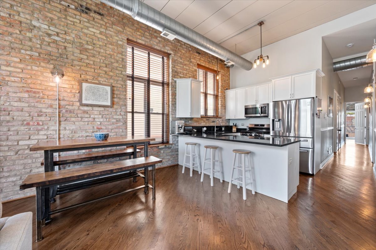 2117 W Belmont Avenue Unit: 2
