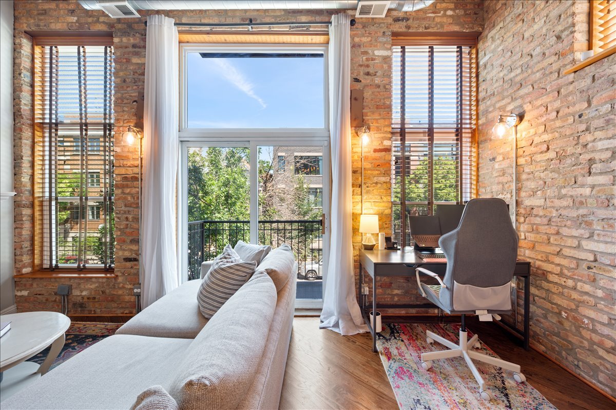 2117 W Belmont Avenue Unit: 2