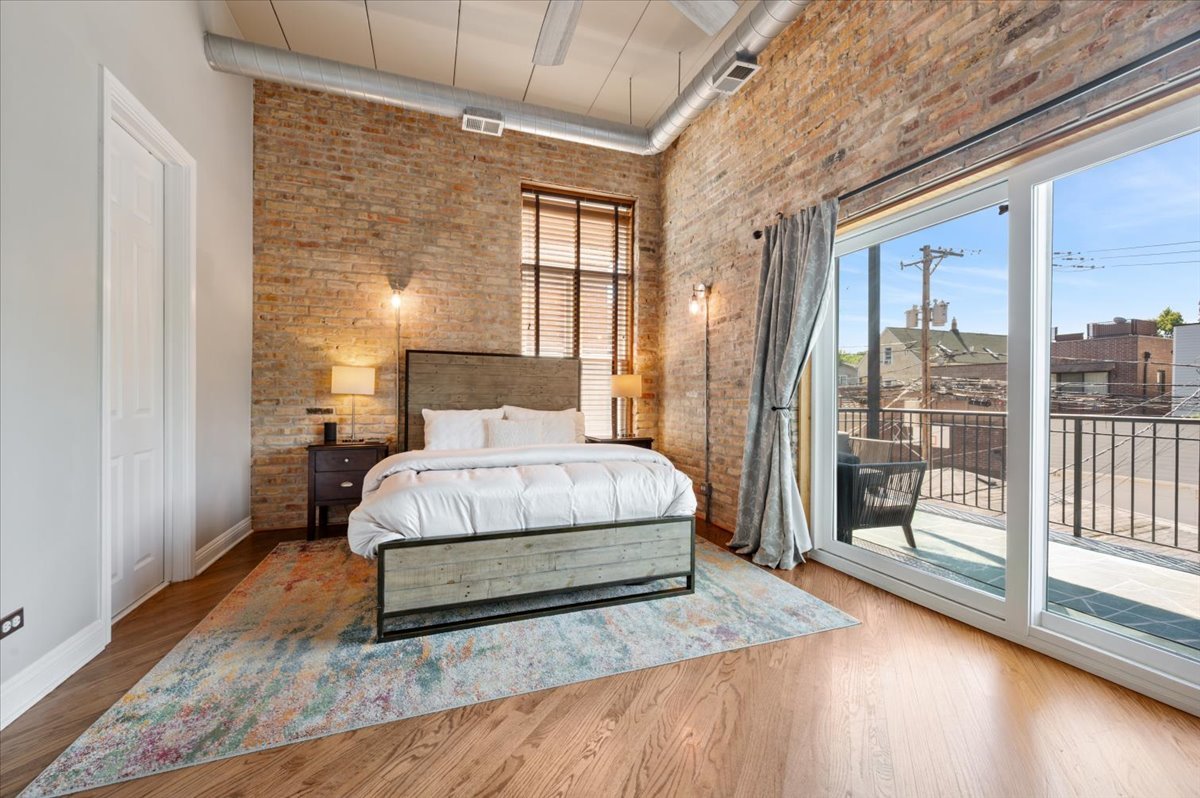 2117 W Belmont Avenue Unit: 2