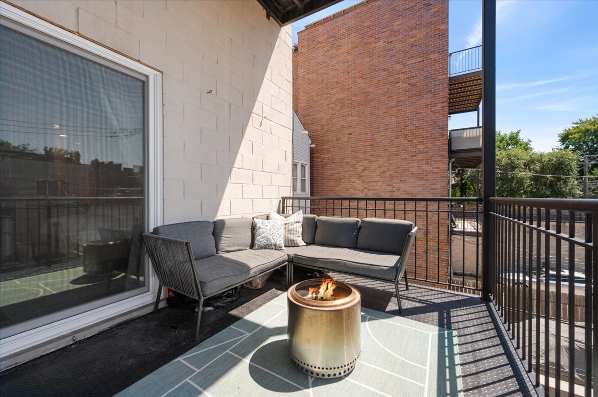 2117 W Belmont Avenue Unit: 2