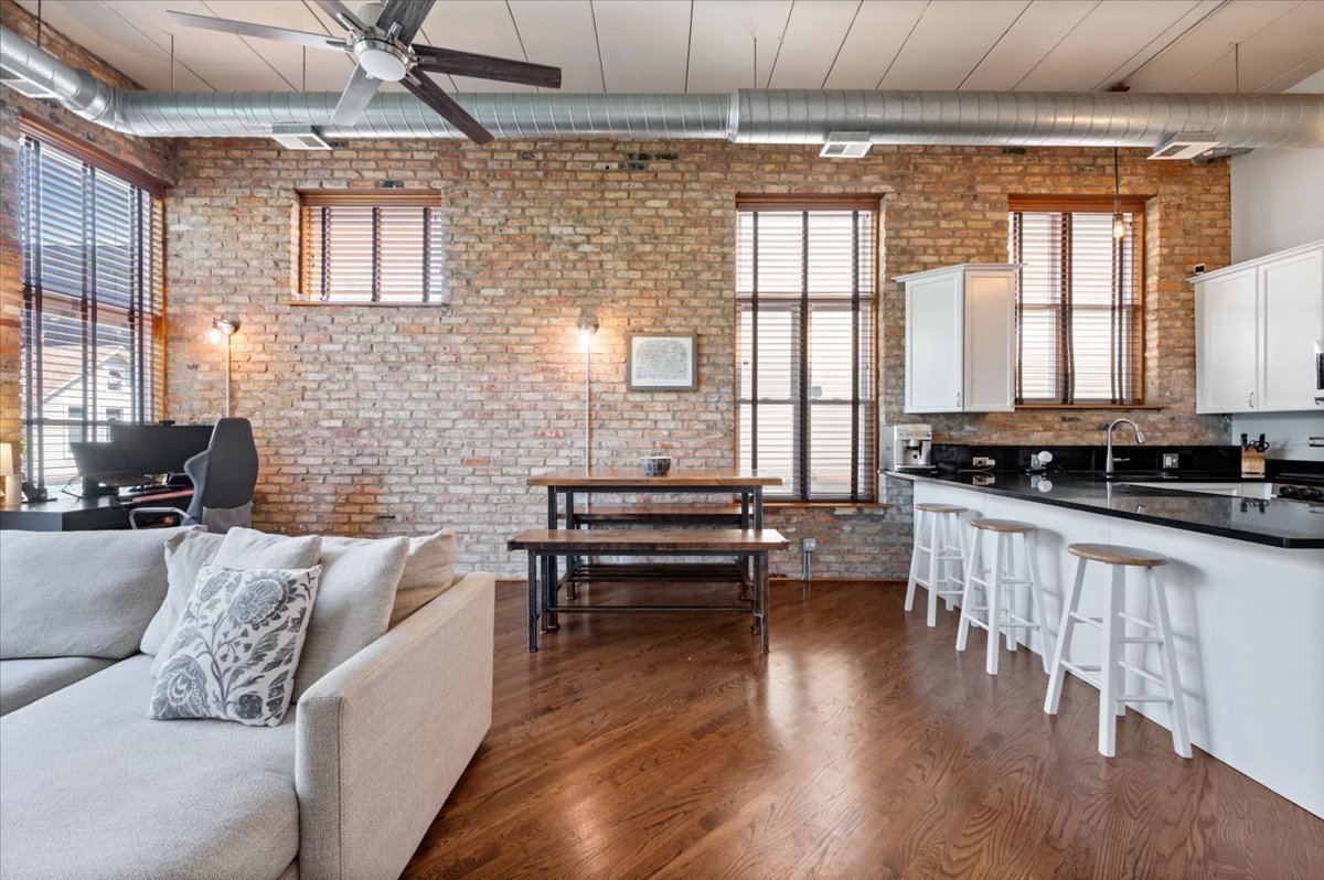 2117 W Belmont Avenue Unit: 2