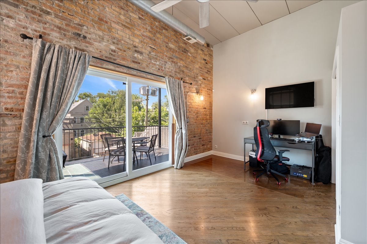 2117 W Belmont Avenue Unit: 2