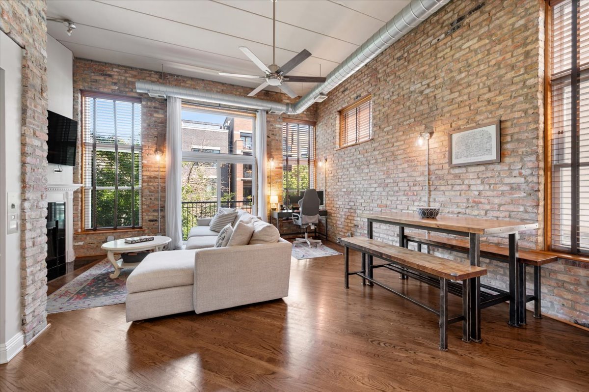 2117 W Belmont Avenue Unit: 2
