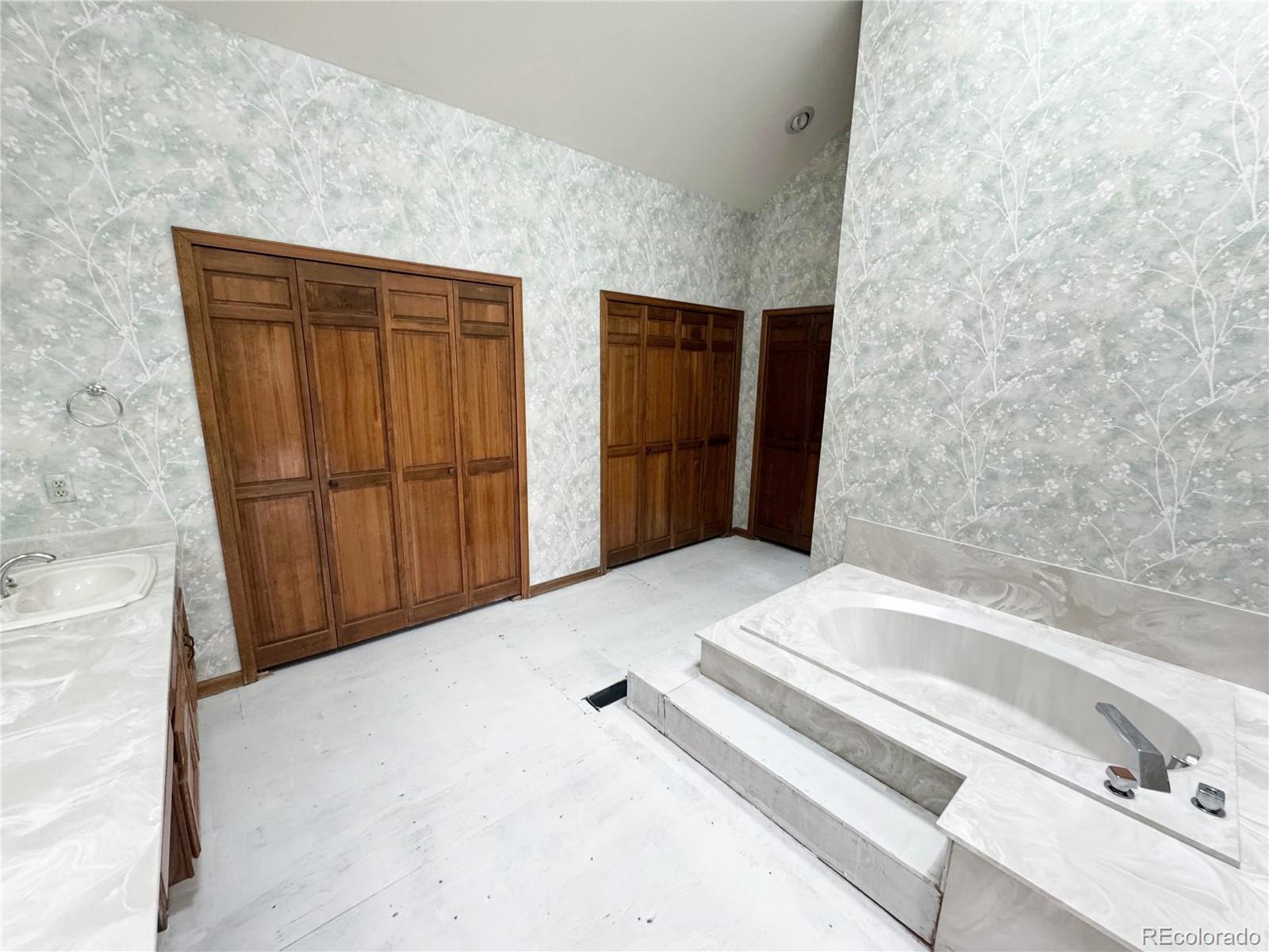 7706 S Madison Circle