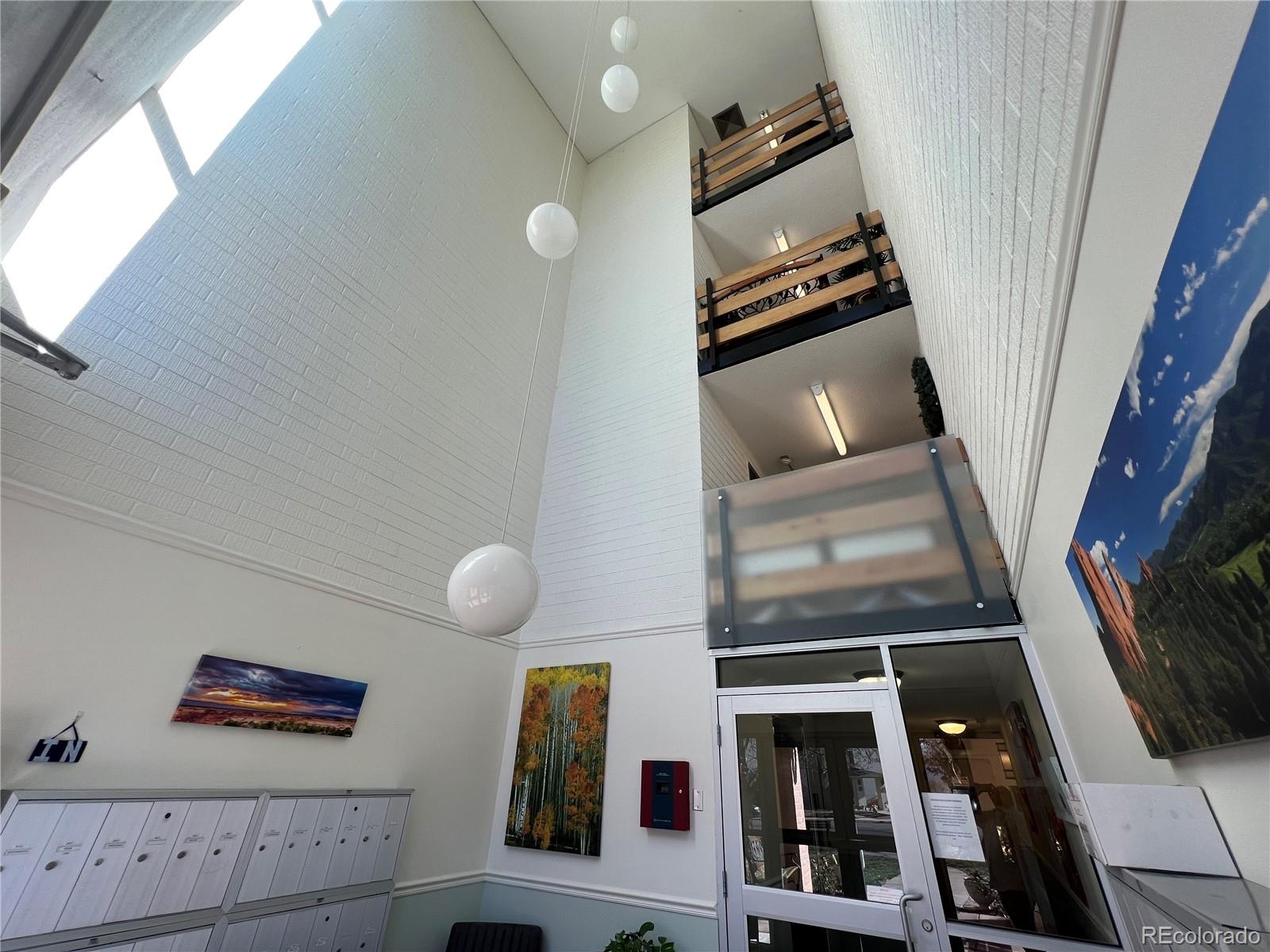 650 S Clinton Street Unit: 6D