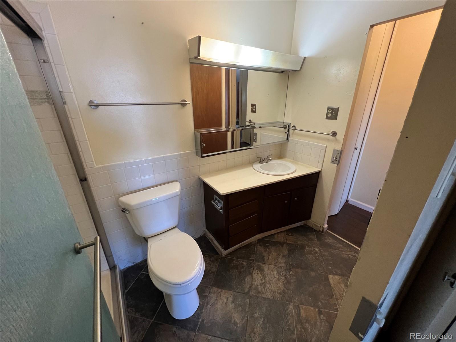 650 S Clinton Street Unit: 6D