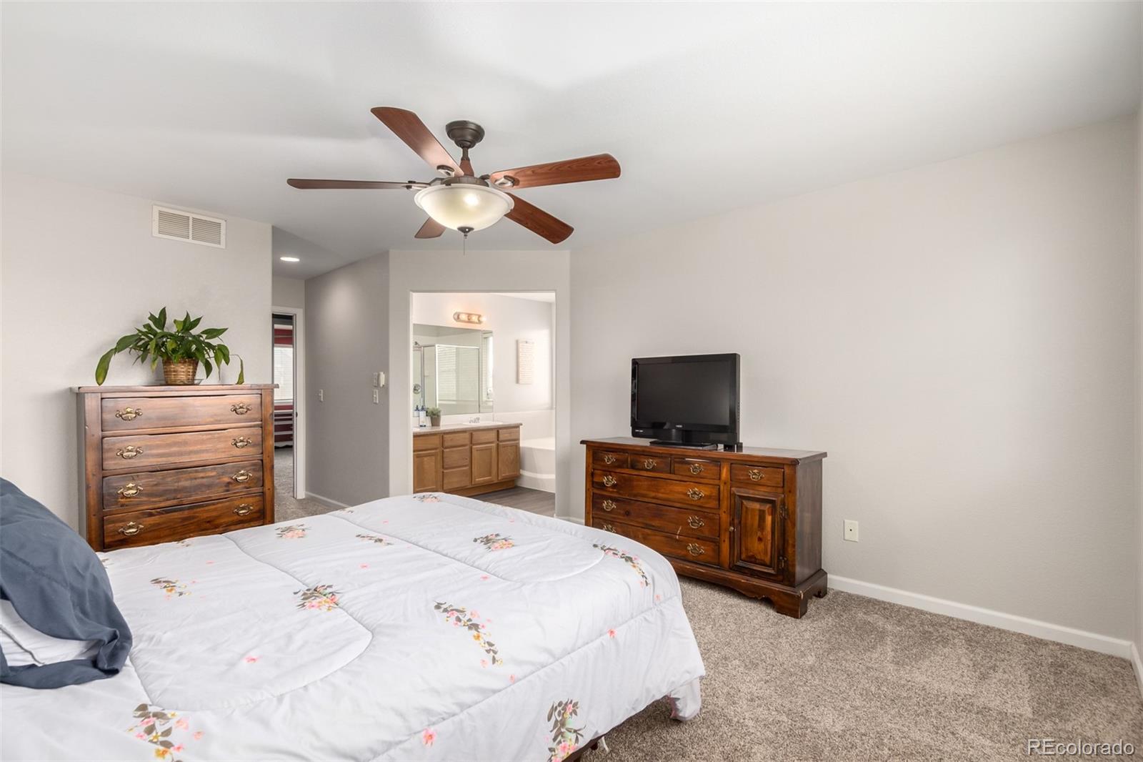 3648 Holmes Lane