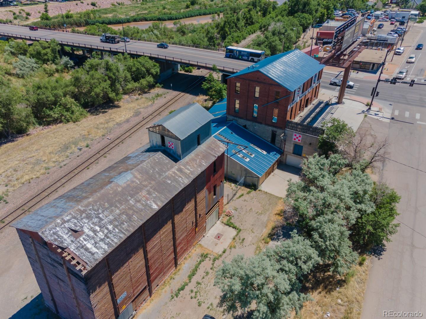 403 E 4th Street