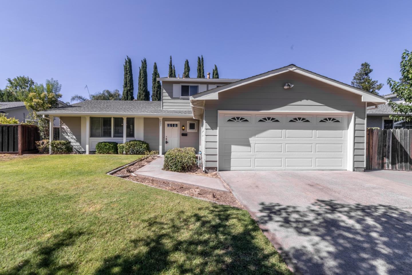5895 Black AVE