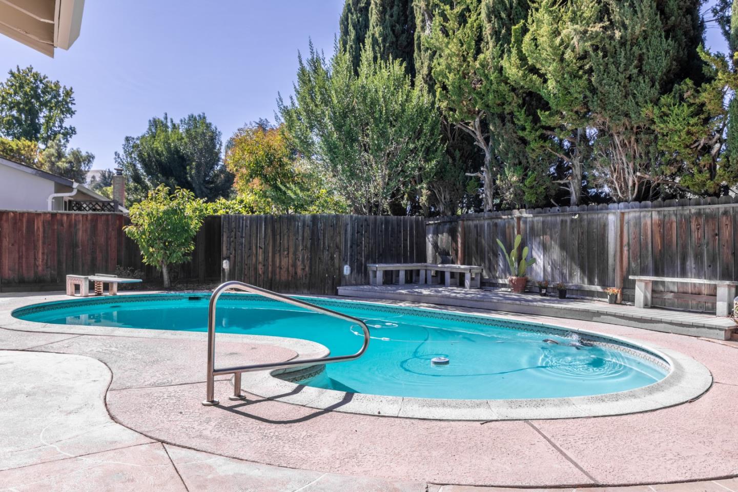 5895 Black AVE