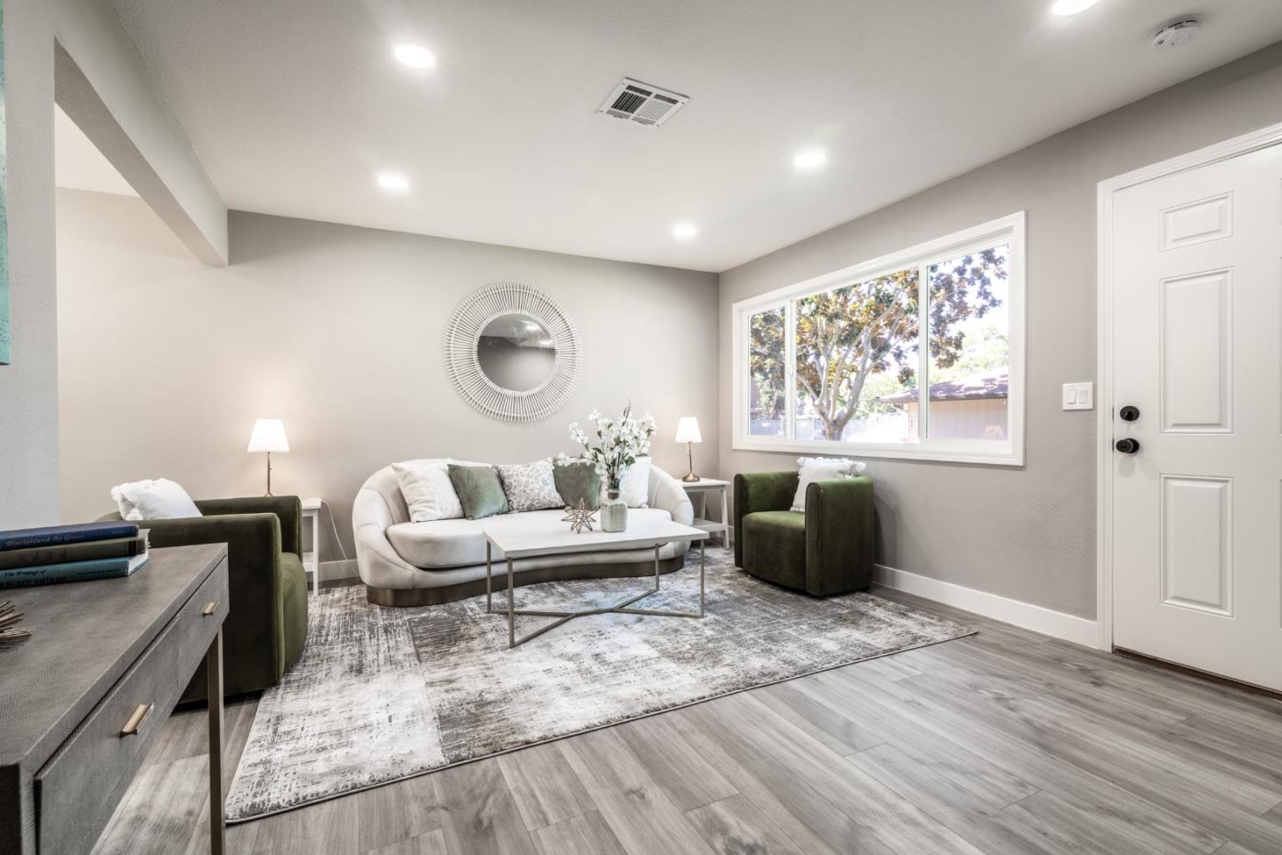 3777 Oxford CMN