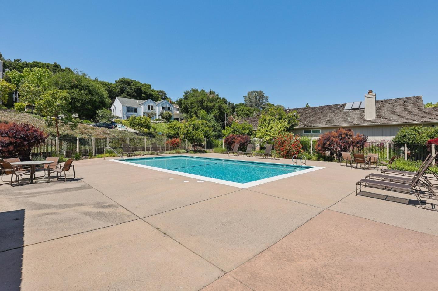 10060 Scenic BLVD