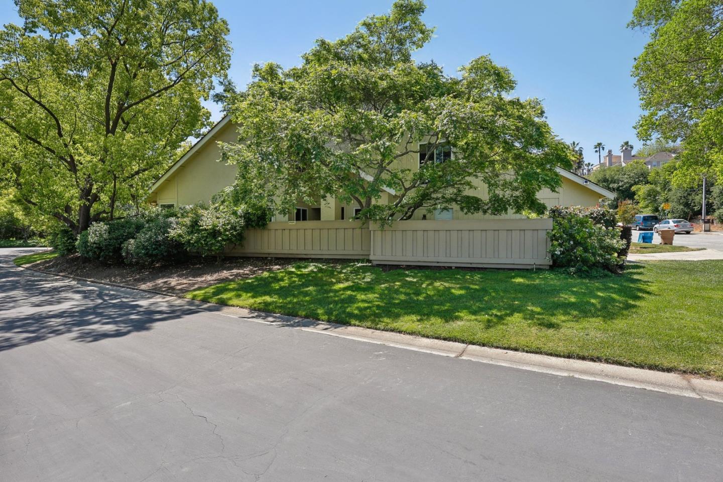 10060 Scenic BLVD