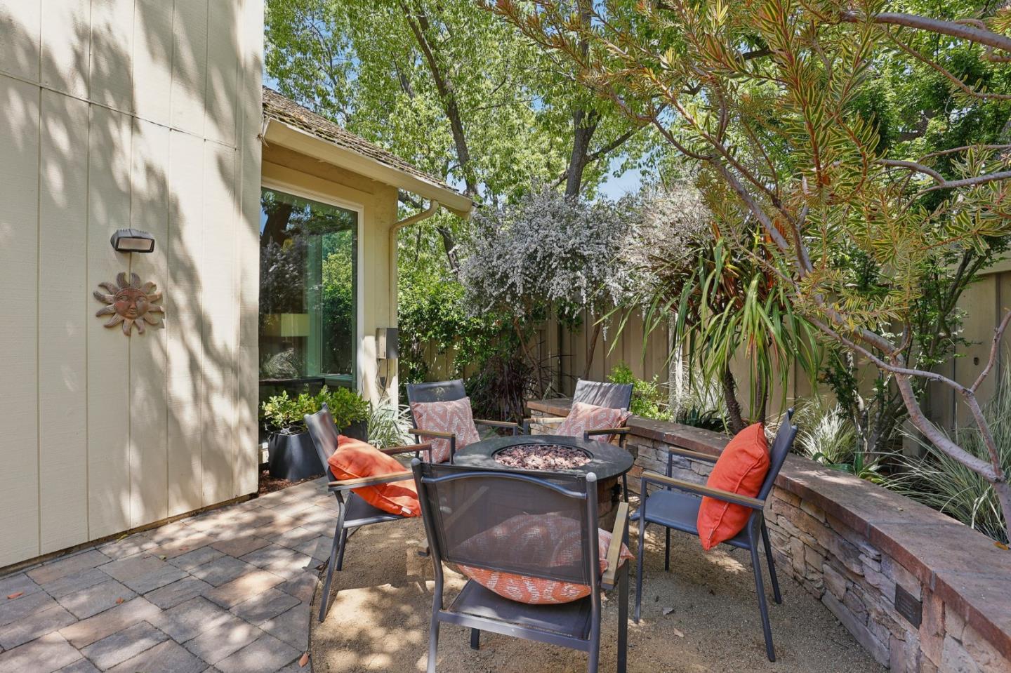 10060 Scenic BLVD