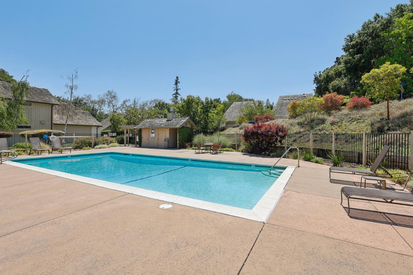 10060 Scenic BLVD