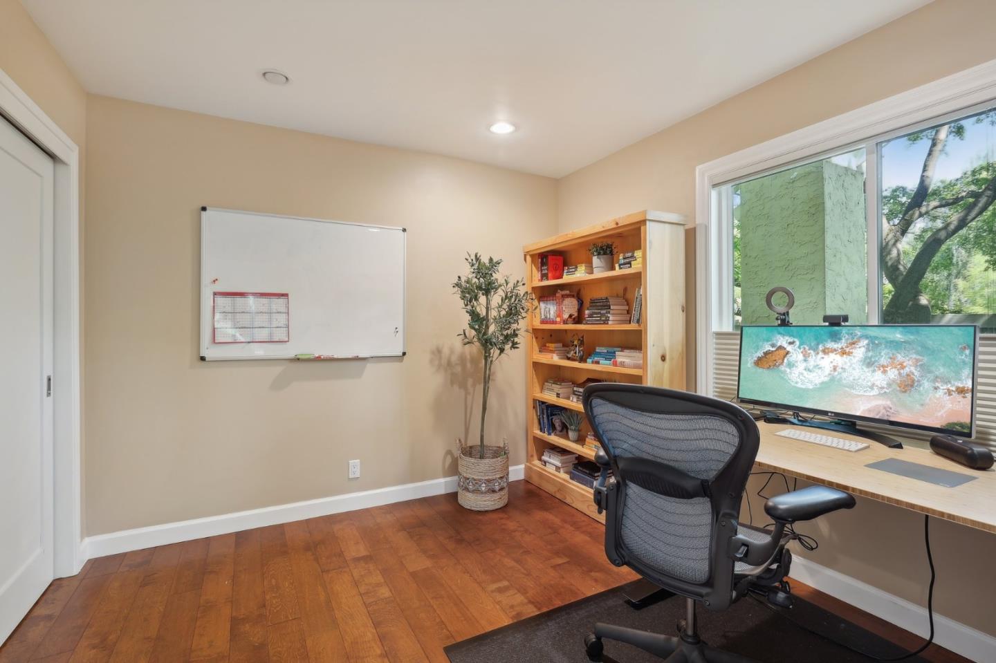 10060 Scenic BLVD